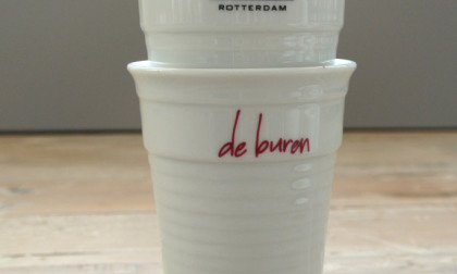Kop en schotels, beker met oor, ribbelbeker en schildje réservé